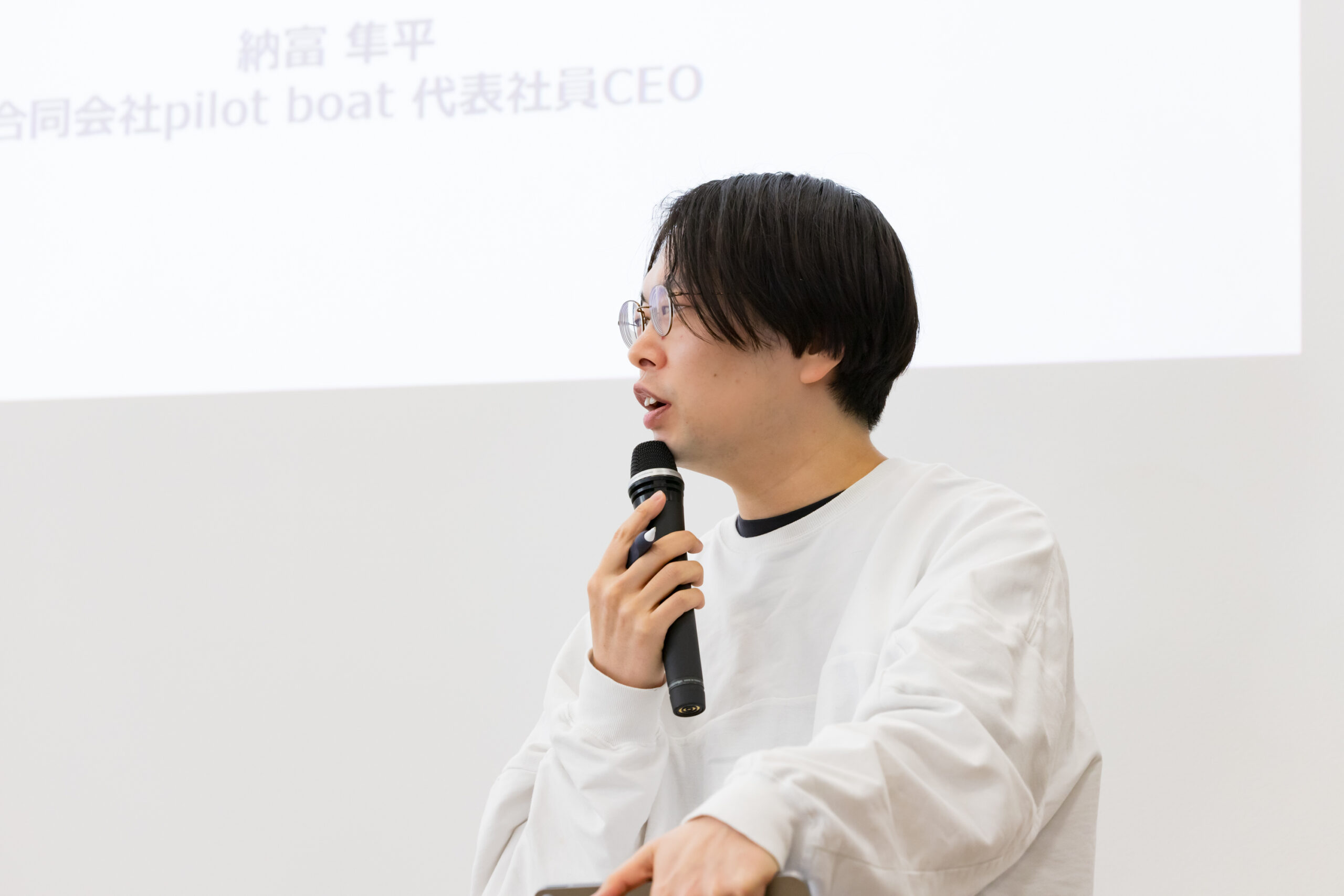 納富 隼平_合同会社pilot boat 代表社員_公認会計士試験合格_登壇中の様子