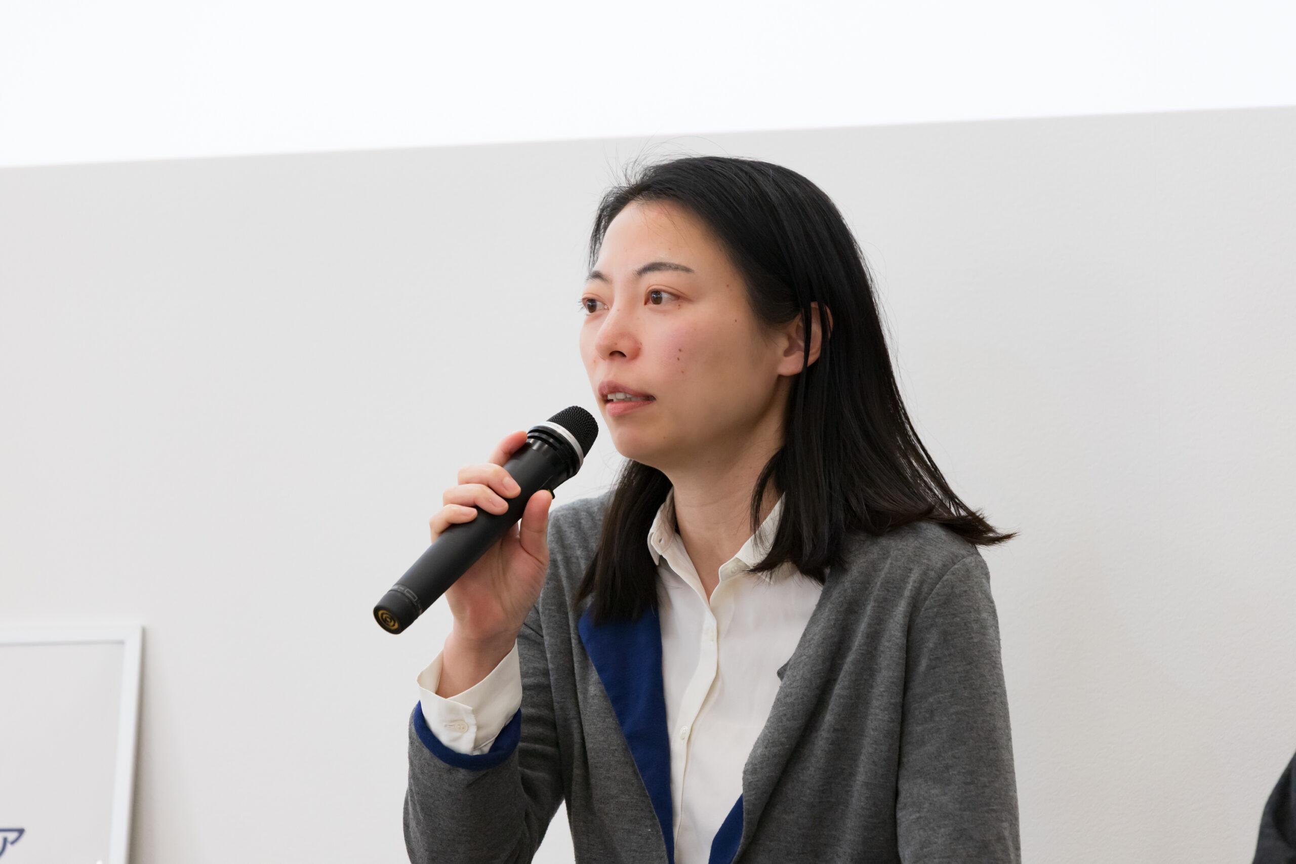 スタディプラス株式会社_取締役CFO／公認会計士_日本証券アナリスト協会 認定アナリスト・国際公認投資アナリスト（CIIA）_中島 花絵氏_登壇中の様子